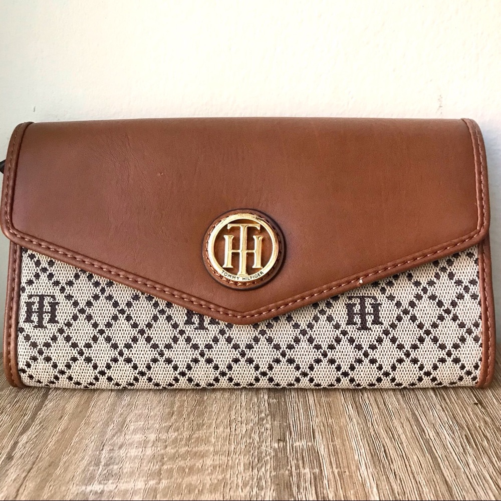 NWT Tommy Hilfiger Wallet